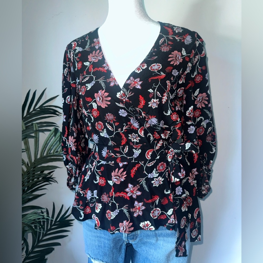 Banana Republic Women’s Black and Red Floral Printed Wrap Top size XS - Picture 1 of 7